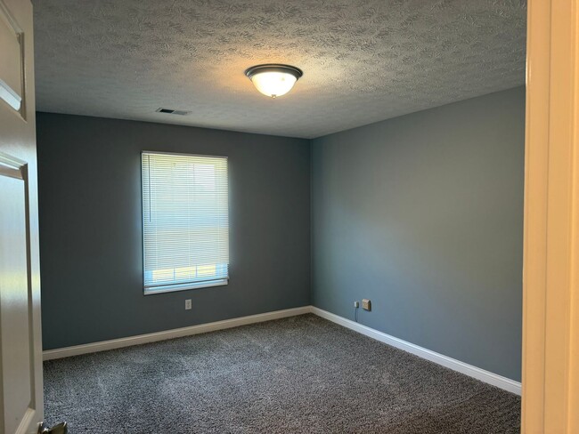 Building Photo - 186 Applewood Ln