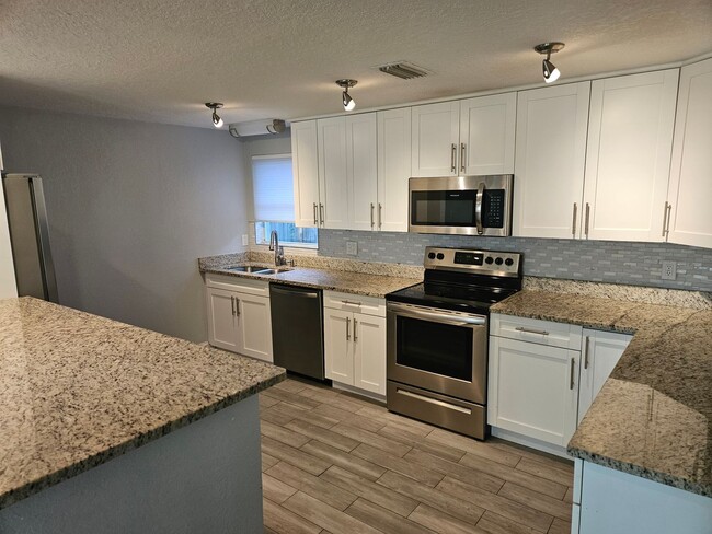Building Photo - Stunning Jungle Terrace Oasis: Renovated 4...