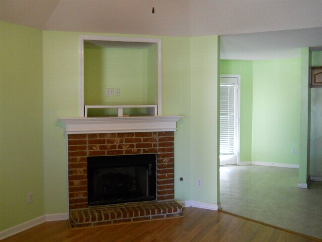 Building Photo - 1098 Breezy Valley Dr