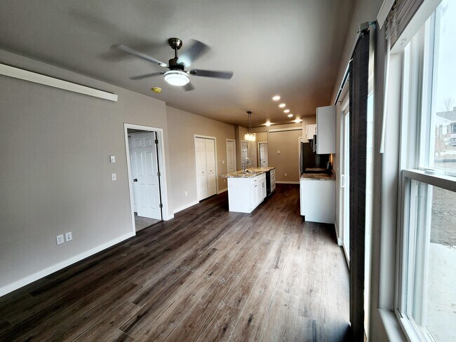 Building Photo - 2634 Hennessy Dr
