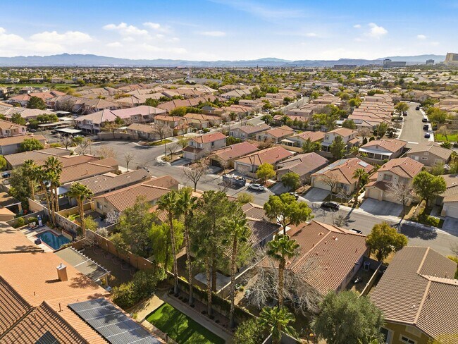 Building Photo - SUMMERLIN NORTH!!! SINGLE STORY!!! LARGE YARD!!! RECENTLY RENOVATED!!! NEW CARPET!!! NEAR DOWNTOW...