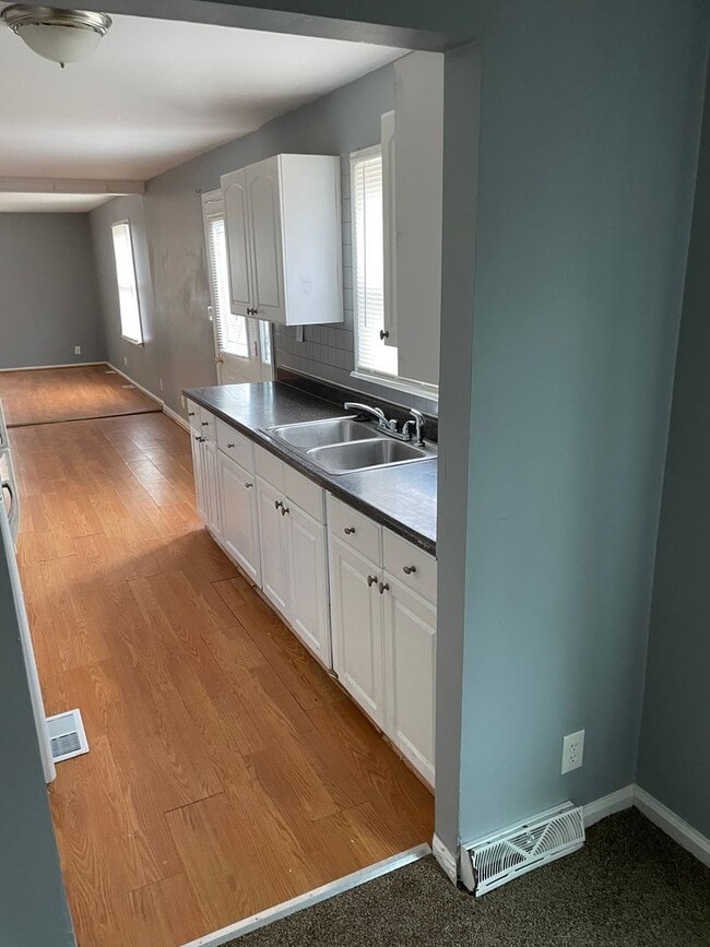 Building Photo - 3 Bedroom Home In Farmington Hills