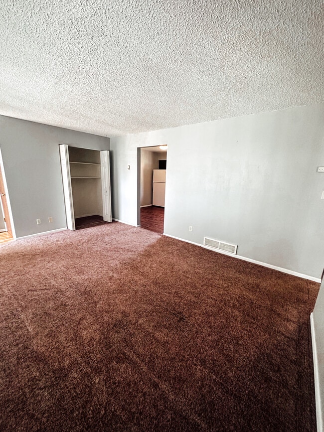 Building Photo - 1627 W Maple St