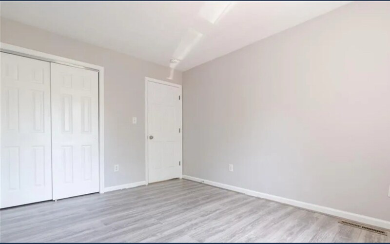 Building Photo - 302 Primrose Ln