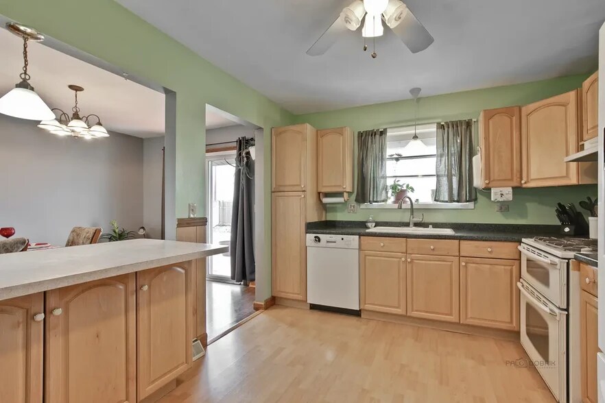 Building Photo - 1595 Oregon Trl