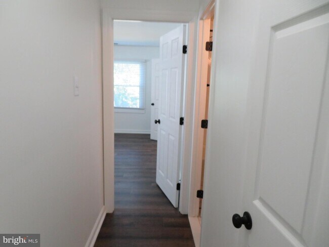 Building Photo - 7895 Pavilion Dr