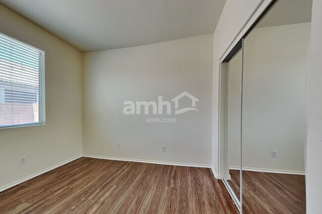 Building Photo - 7225 S 73rd Dr