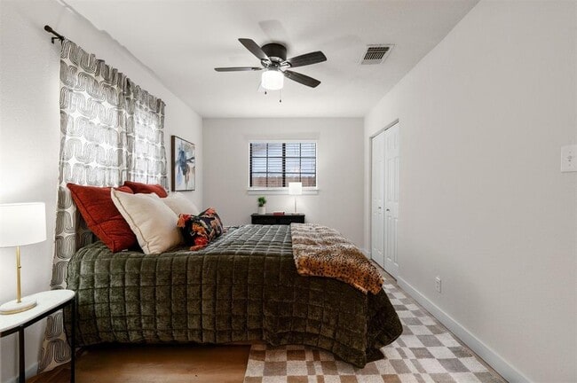 Building Photo - 5313 Wellington Dr