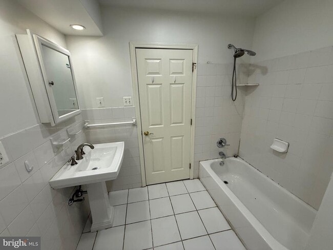 Building Photo - 4304 Lancaster Ave