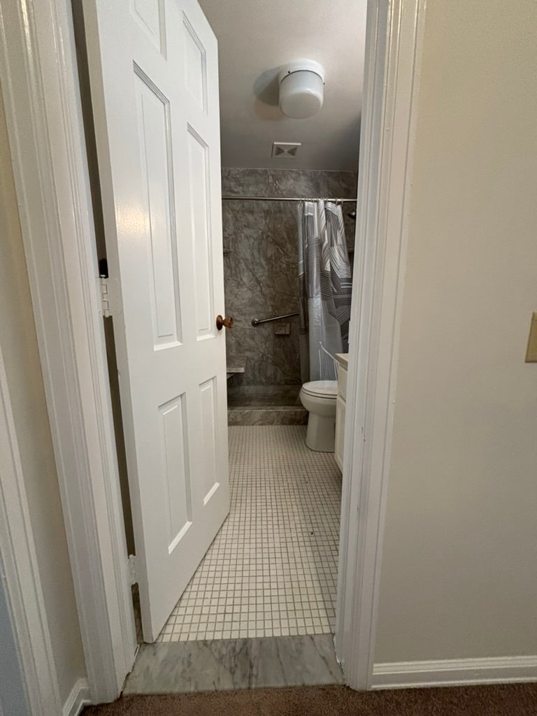 Full bath - 43 State St