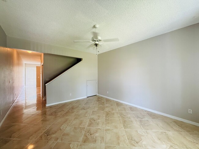 Building Photo - Townhome in Palm Harbor