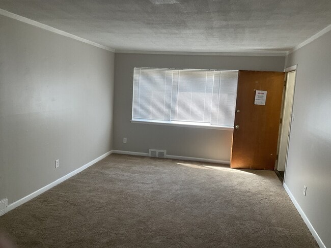 Building Photo - 17282 Bentler #13
