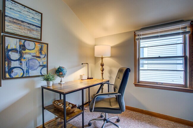 Building Photo - 3120 S 30th St