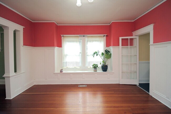 Building Photo - Delightful Remodeled Alberta Arts 3 Bed/2 Bath Bungalow