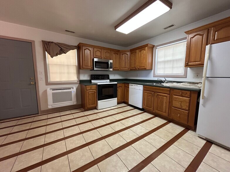 Building Photo - 124 Swinton Dr