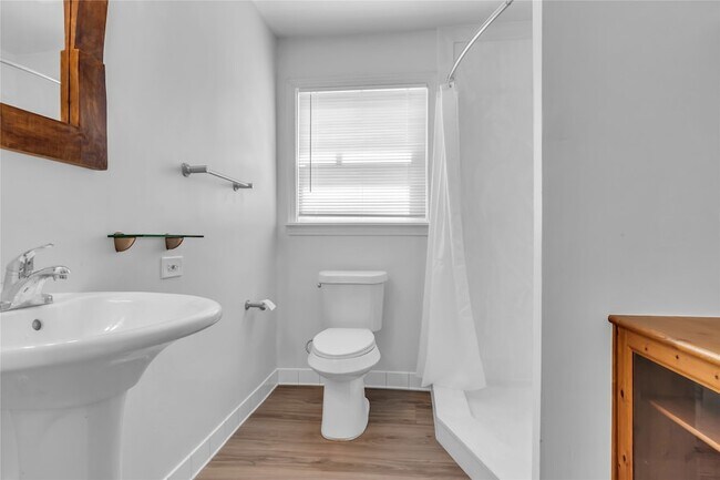 Building Photo - 807 1/2 Fisher Street Unit