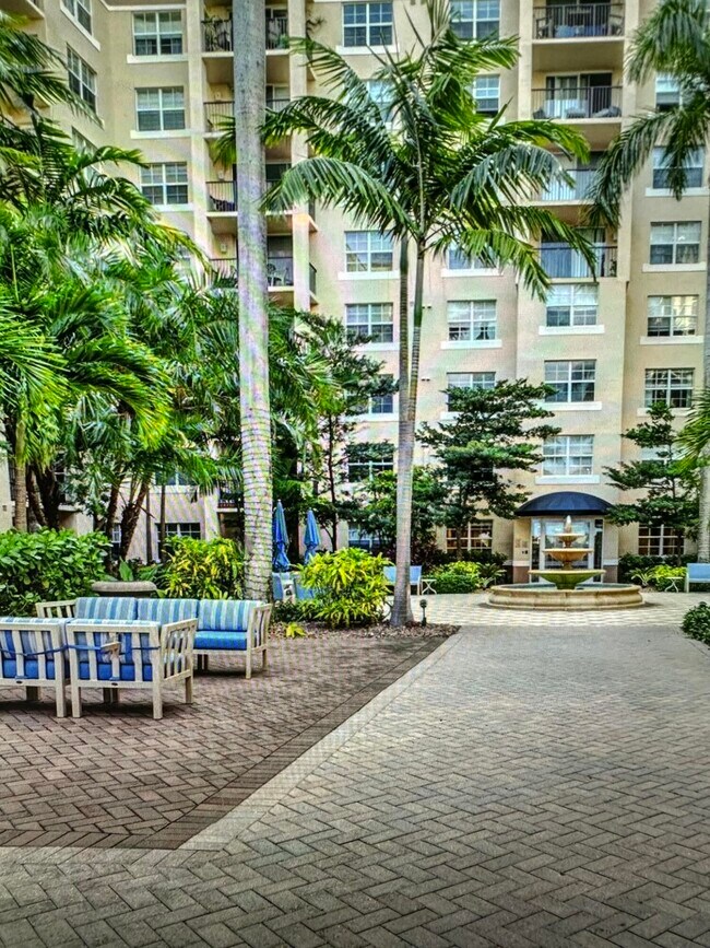 Building Photo - 1801 N Flagler Dr
