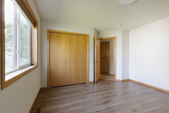 Building Photo - 22075 Red Oak Dr
