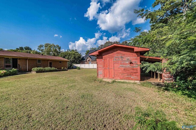 Building Photo - 2103 Shannonhouse Rd SW
