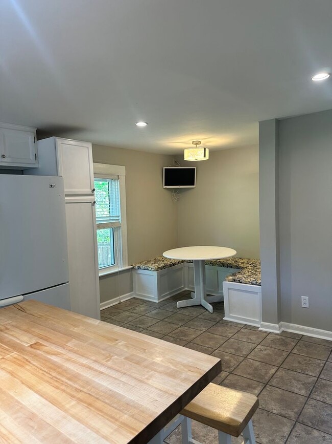 Building Photo - Great Newly Remodeled 3 bed in Madisonvill...
