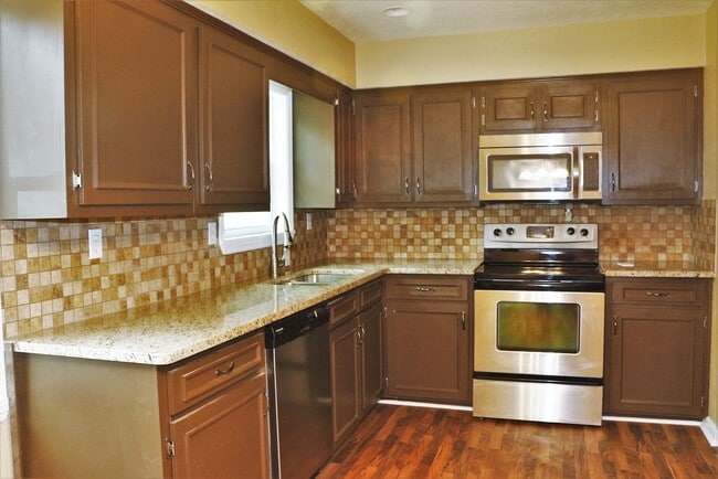 Building Photo - 1600 Mazor Dr