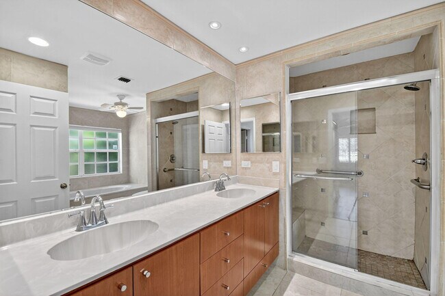 Building Photo - 11570 Briarwood Cir