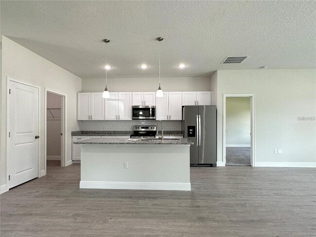 Building Photo - 149 Maple Dr