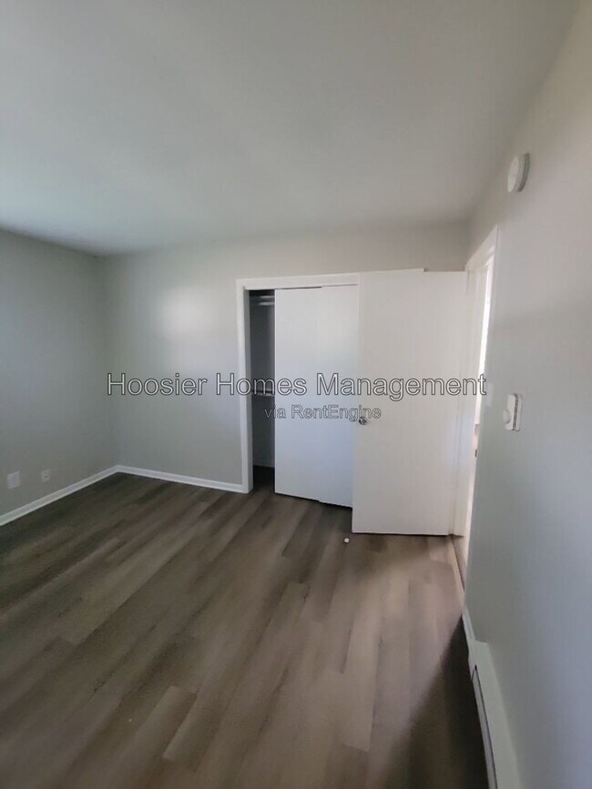 Building Photo - 1520 E Stop 10 Rd
