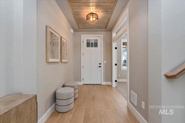 Building Photo - 4880 S Colusa Ave