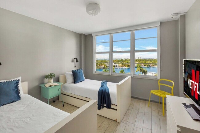 Building Photo - 5151 Collins Ave