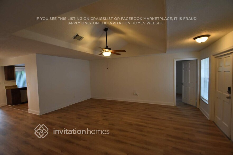 Building Photo - 8841 NW 21st Manor