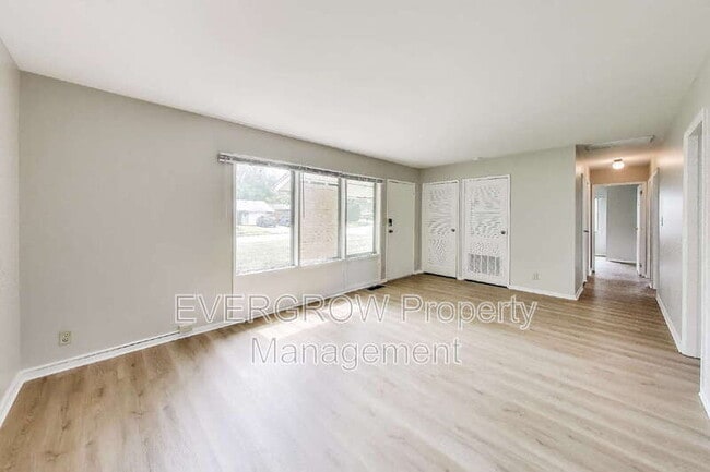 Building Photo - 546 Mooreland Dr