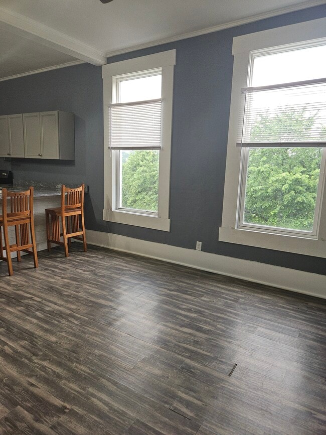 Building Photo - 1941 Madison St