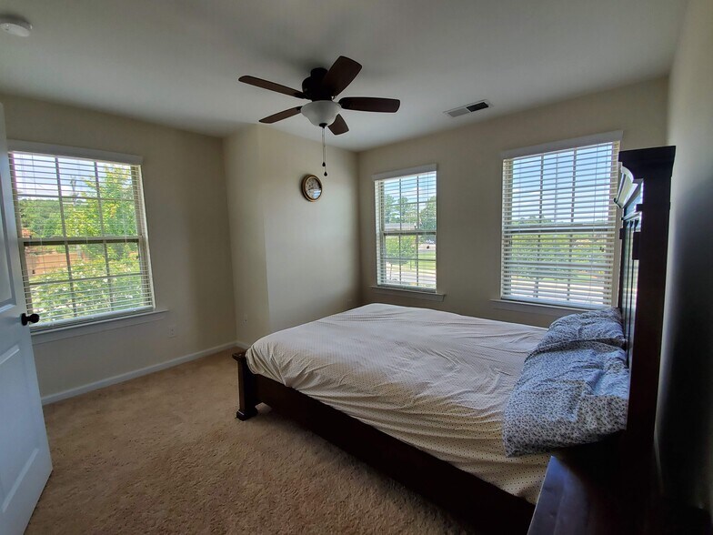 Building Photo - 808 Ayrshire Ave