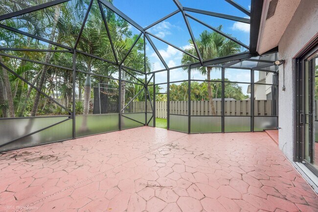 Building Photo - 525 Bayfront Dr