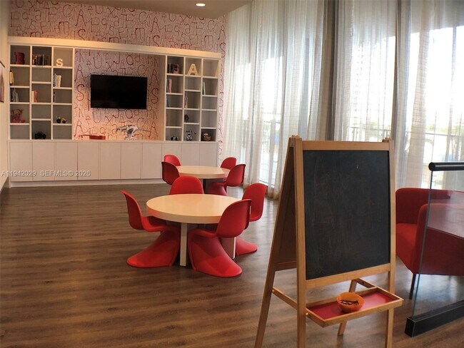 Building Photo - 5252 NW 85th Ave