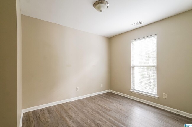 Building Photo - 568 Fox Run Cir