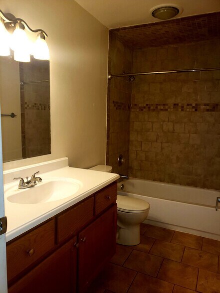 Building Photo - 620 S 4th Ave