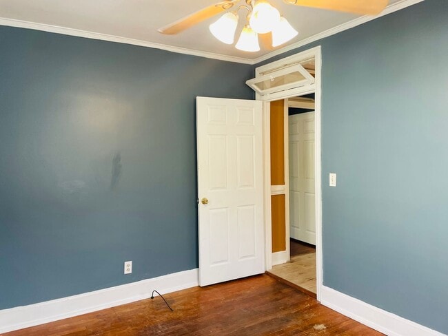 Building Photo - 2 Bedroom, 1 Bathroom in Olympia - Available Now!