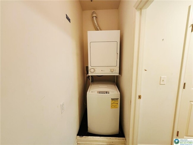 Building Photo - 974 Nittany Ct