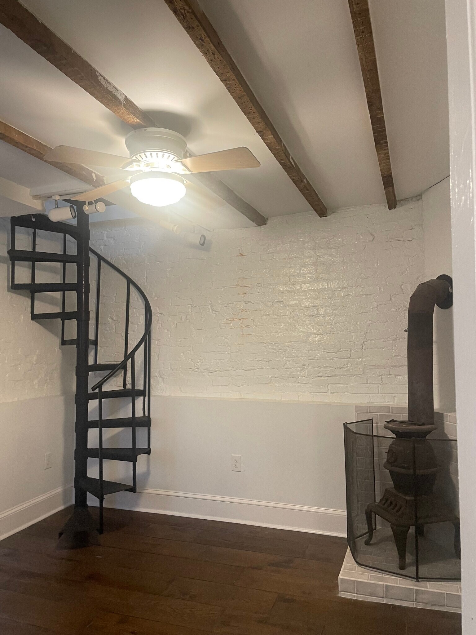 Building Photo - 704 S Bethel St