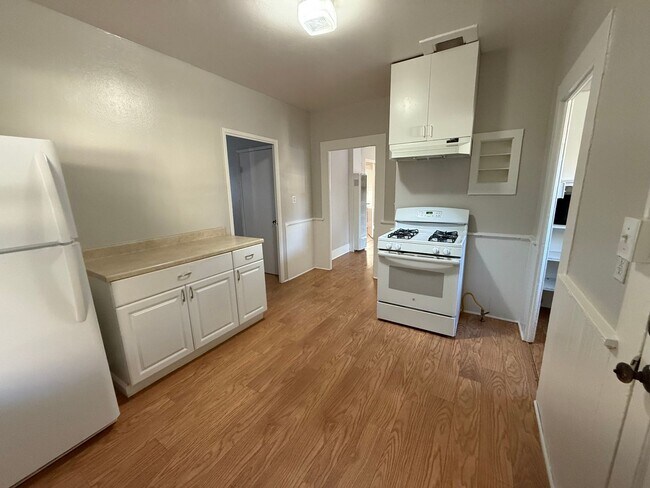 Building Photo - 61-0002