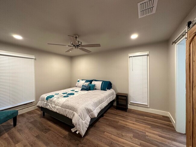 Building Photo - 9712 Memphis Ave