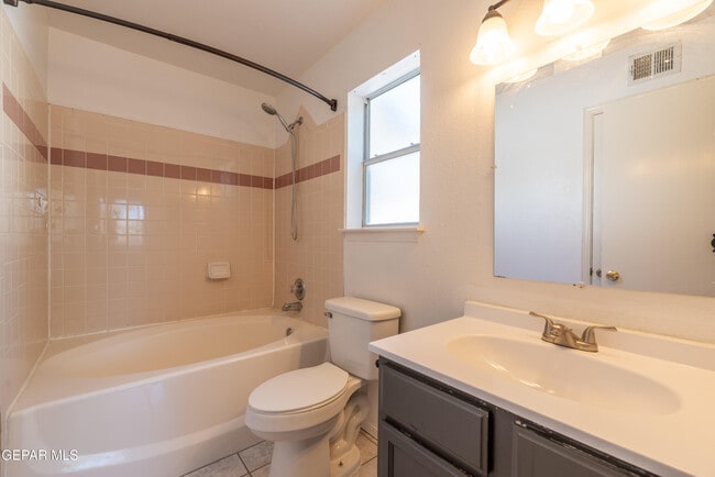 Building Photo - 2212 Tierra De Oro Way
