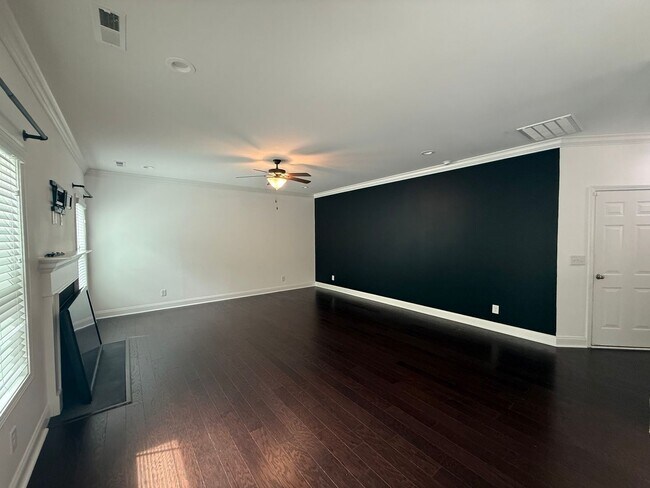 Building Photo - 4 Bedroom Home on a Cul-de-Sac with Lawn Care Included!