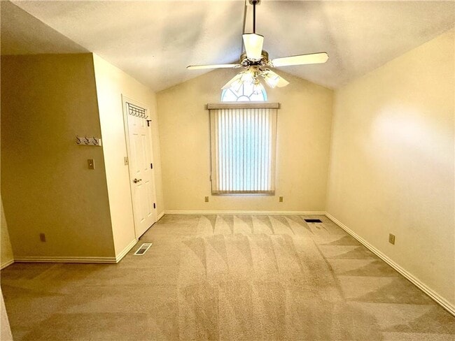 Building Photo - 2319 N Aspen Dr