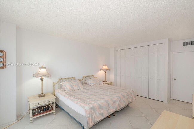 Building Photo - 3550 Galt Ocean Dr