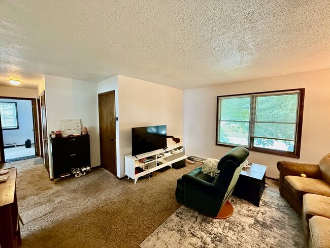 Building Photo - 620 7th Ave NW