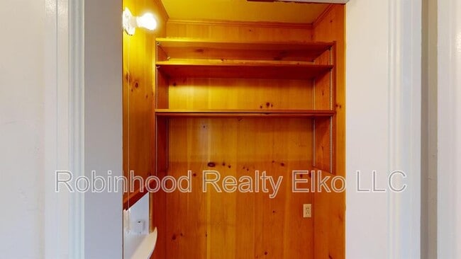 Building Photo - 454 Cedar St