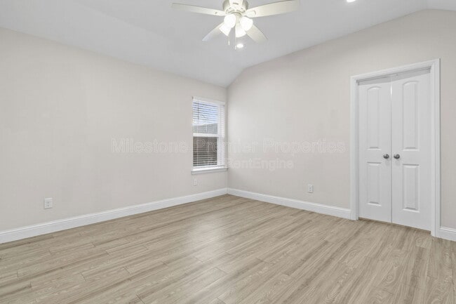 Building Photo - 931 N Barrett Ave